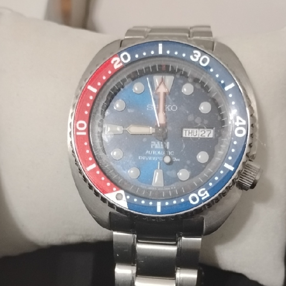 Seiko PADI Diver's Watch with Red and Blue Bezel Running